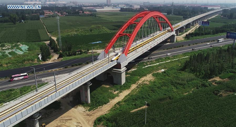 Aerial photo taken on Aug. 10, 2018 shows a comprehensive inspection train running on the Jinan-Qingdao high-speed railway in Zouping section in Binzhou City, east China\'s Shandong Province. The Jinan-Qingdao high-speed railway started a joint test recently. With a designed speed of 350 kilometers per hour, the 307.9-kilometer railway is expected to be put into operation at the end of 2018. (Xinhua/Dong Naide)