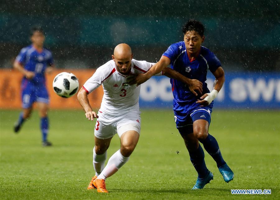 <?php echo strip_tags(addslashes(Lee Hsiangwei (R) of Chinese Taipei vies with Mohammed Rashid of Palestine during the Men's Football Group A match between Chinese Taipei and Palestine at the 18th Asian Games at Patriot Stadium in Bekasi, Indonesia, Aug. 10, 2018. (Xinhua/Wang Lili))) ?>