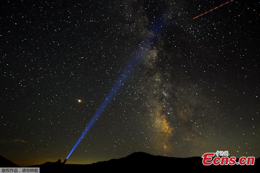 <?php echo strip_tags(addslashes(A man points his light at the Milky Way during the peak of the Perseid meteor shower at Mavrovo national park in Macedonia August 12, 2018. (Photo/Agencies))) ?>