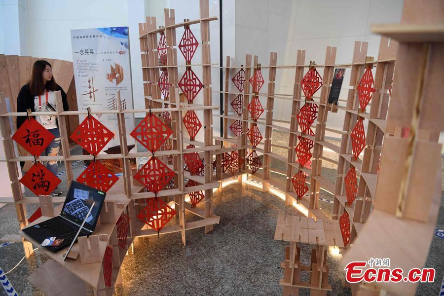 <?php echo strip_tags(addslashes(Students make an architectural model during a contest in Fuzhou City, East China's Fujian Province, Aug. 12, 2018. As part of the 6th Cross-Straits Youth Festival, 140 students from 15 universities in the Chinese mainland and Taiwan participated in the architectural model design contest. (Photo: China News Service/Zhang Bin))) ?>