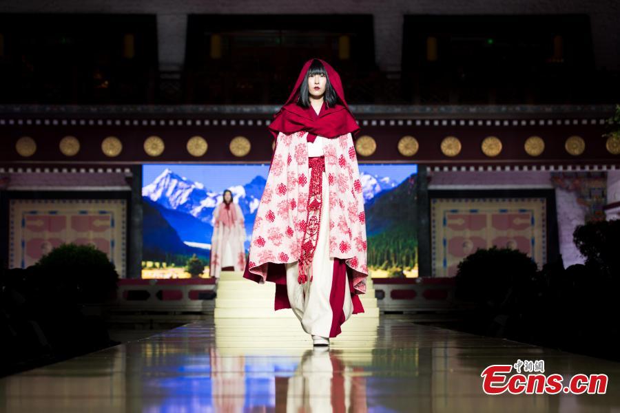 A model presents an outfit during a fashion show in Lhasa, Tibet Autonomous Region, Aug. 12, 2018. Models presented 84 designs including 26 traditional Tibetan costumes in the fashion show organized by Tibet Vocational Technical College and the Beijing Institute of Fashion Technology. (Photo/Xinhua)