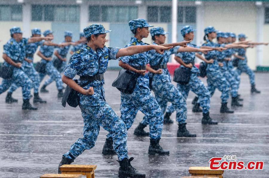 Graduation ceremony is held at a military camp for Hong Kong\'s university students, PLA Hong Kong garrison, Aug. 12, 2018. (Photo: China News Service/Zhang Wei)