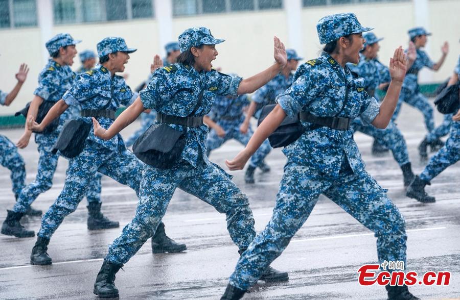 Graduation ceremony is held at a military camp for Hong Kong\'s university students, PLA Hong Kong garrison, Aug. 12, 2018. (Photo: China News Service/Zhang Wei)