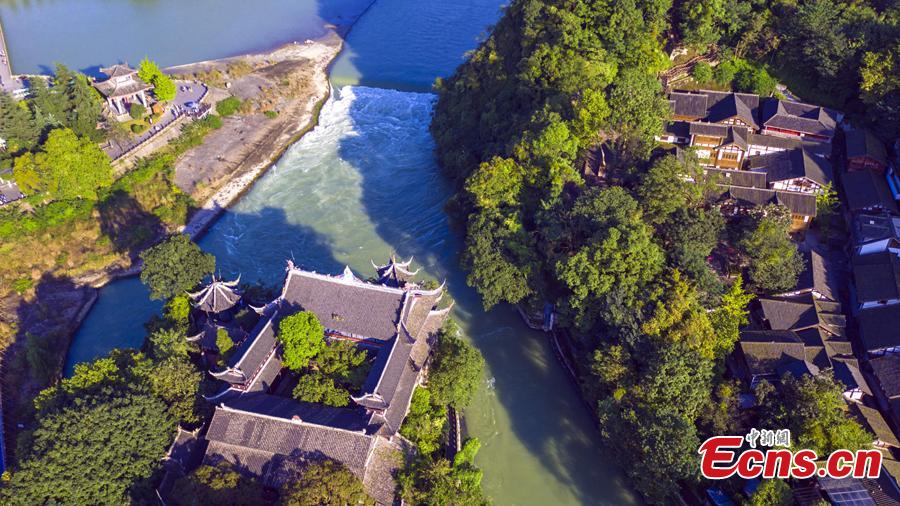File photo of Dujiangyan irrigation system, a major landmark in the development of water management and technology that is still discharging its functions. (Photo: China News Service/He Bo)
