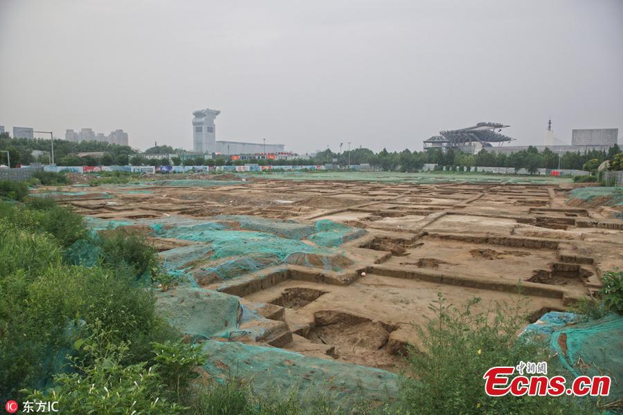 Ancient tomb clusters consisting of about 300 tombs have been found near the Beijing Olympic Sports Center in Beijing, China. The 300 tombs, discovered at a construction site, were  presumably built around the Qing Dynasty (1644-1911), according to local cultural relics department. (Photo/IC)