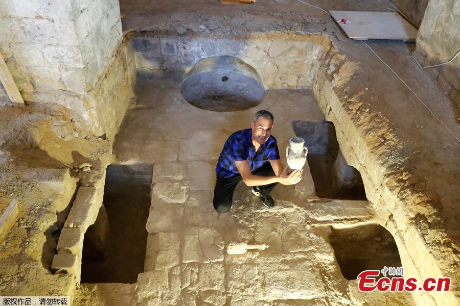 Illusionist Uri Geller poses at a soap factory dating to the 19th century found during work on his new museum in Jaffa on August 14, 2018. Archaeologists have unearthed an Ottoman-era soap factory and a number of large underground vaults in the ancient port city of Jaffa, the Israel Antiquities Authority announced Tuesday.(Photo/Agencies)