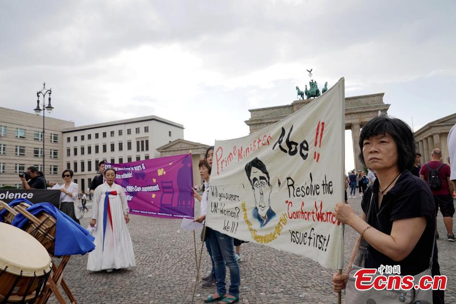 South Koreans and Japanese hold a rally to mark the International Memorial Day of Comfort Women in Berlin, Germany, Aug. 14, 2018. Protestors demanded the Japanese government apologize to victims and provide compensation for Japan’s system of wartime brothels. (Photo: China News Service/Peng Dawei)
