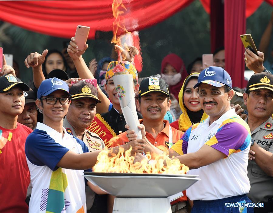 Mayor of East Jakarta M. Anwar (R Front) participates in the Torch Relay in Jakarta, Indonesia, Aug. 15, 2018. The 2018 Asian Games will kick off here on Aug. 18. (Xinhua/Li He)