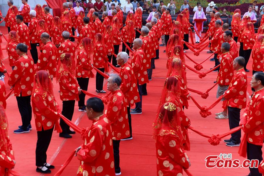 Some 101 couples attend a golden wedding anniversary celebration on Laojun Mountain in Luanchuan County, Central China’s Henan Province, Aug. 16, 2018, in the run up to Qixi Festival, known as China’s Valentine\'s Day. Falling on the seventh day of the seventh lunar month on the Chinese calendar - Aug. 17, this year - the festival celebrates the annual meeting of the cowherd and weaver girl in Chinese mythology. (Photo: China News Service/Wang Zhongju)