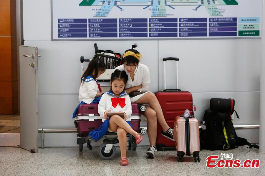 <?php echo strip_tags(addslashes(Passengers wait at the departure hall of Pudong International Airport in Shanghai, Aug. 17, 2018. Some flights in Hongqiao International Airport and Putong International Airport in Shanghai were delayed or cancelled due to the Typhoon Rumbia. （Photo: China News Service/Yin Liqin）)) ?>