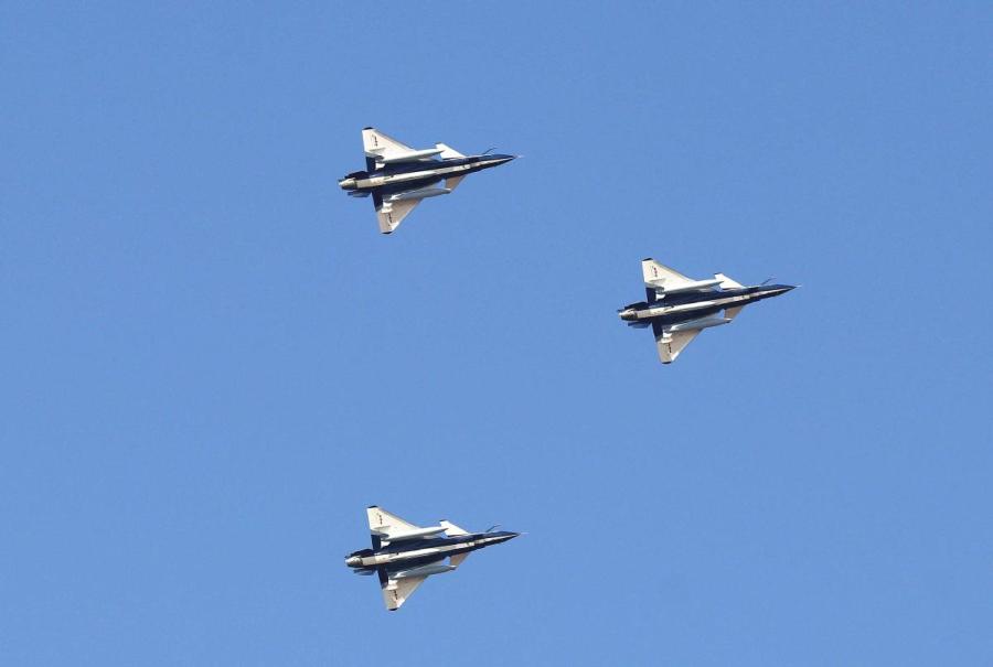 J-10 fighter jets of the Chinese People\'s Liberation Army Air Force\'s August 1st aerobatics team take off at an airport in Northwest China\'s Xinjiang Uygur autonomous region, heading for Russia. (Photo provided to chinadaily.com.cn)