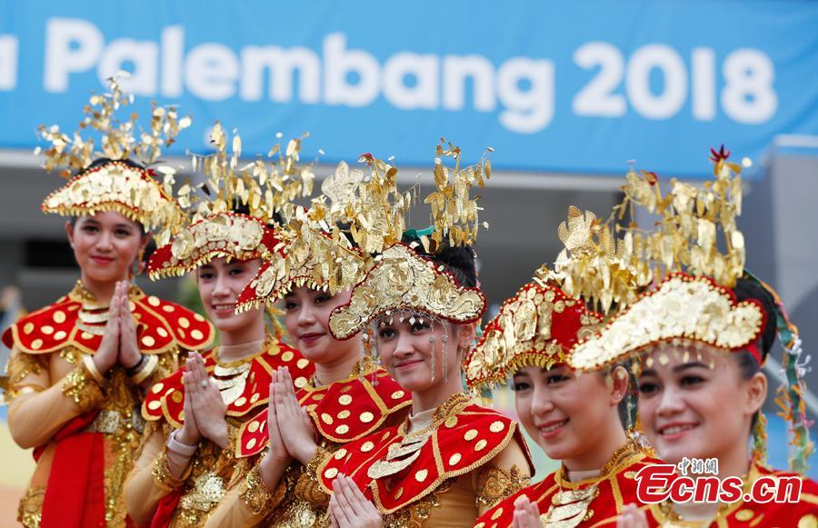 Indonesian girls don traditional costumes to attend flag-raising ceremonies at the Asian Games Village ahead of the 18th Asian Games in Jakarta, Indonesia, on Aug. 16, 2018. (Photo: China News Service/Liu Guanguan)