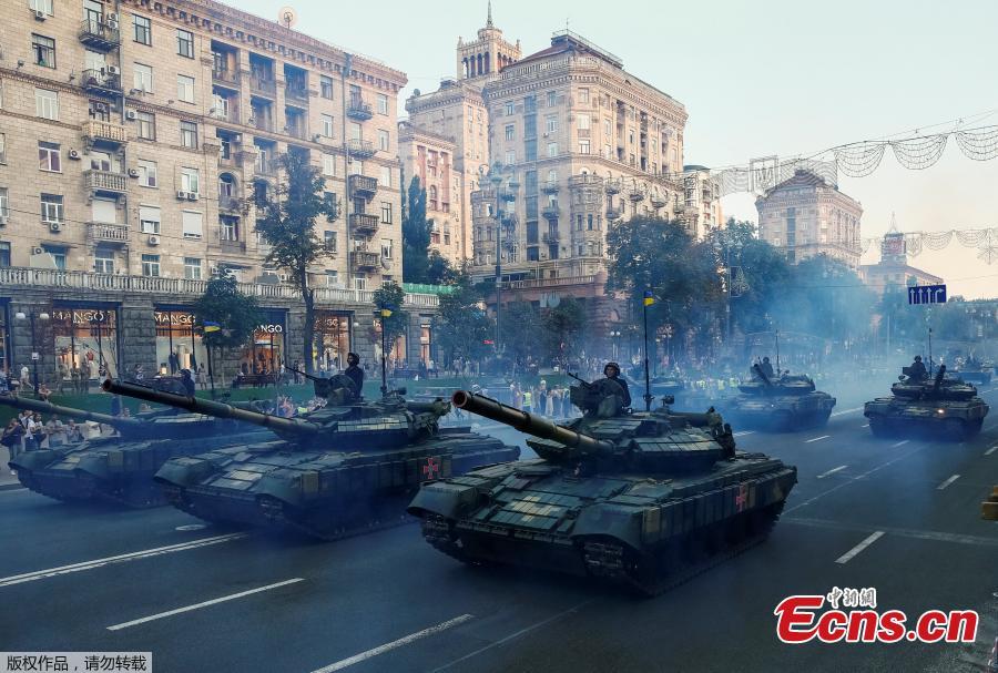 Ukrainian BMP-2 infantry fighting vehicles pass during a rehearsal for the Independence Day military parade in central Kiev, Ukraine August 20, 2018. (Photo/Agencies)