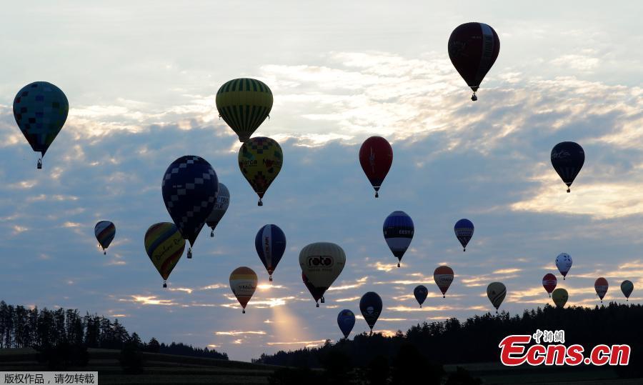 Competitors take part in the FAI World Hot Air Balloon Championship near Gross-Siegharts, Austria, August 20, 2018. (Photo/Agencies)