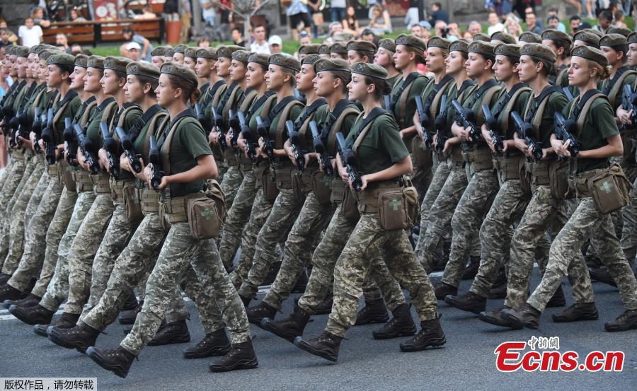 Servicewomen march during a rehearsal for the Independence Day military parade in central Kiev, Ukraine August 20, 2018. (Photo/Agencies)