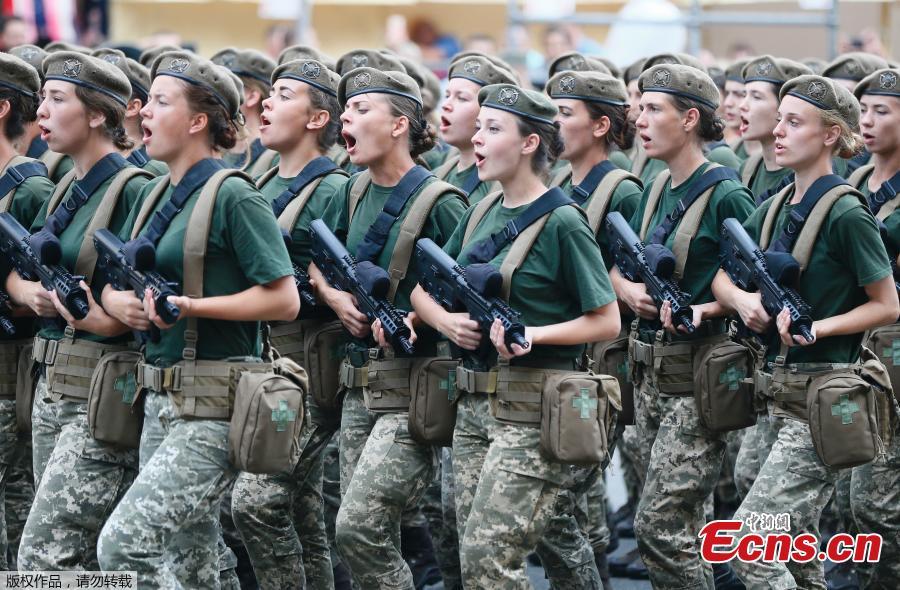 Servicewomen march during a rehearsal for the Independence Day military parade in central Kiev, Ukraine August 20, 2018. (Photo/Agencies)