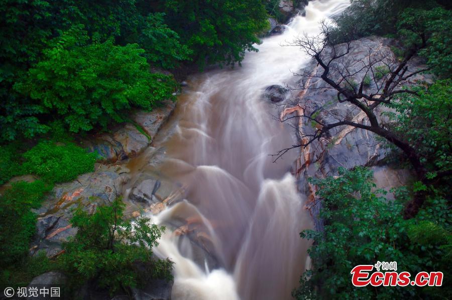 <?php echo strip_tags(addslashes(Days of rainfall have created amazing water landscapes on Mount Tai, a UNESCO World Heritage site known as the eastern mountain of the Five Great Mountains of China, attracting visitors keen to view the waterfalls and streams. (Photo/VCG))) ?>