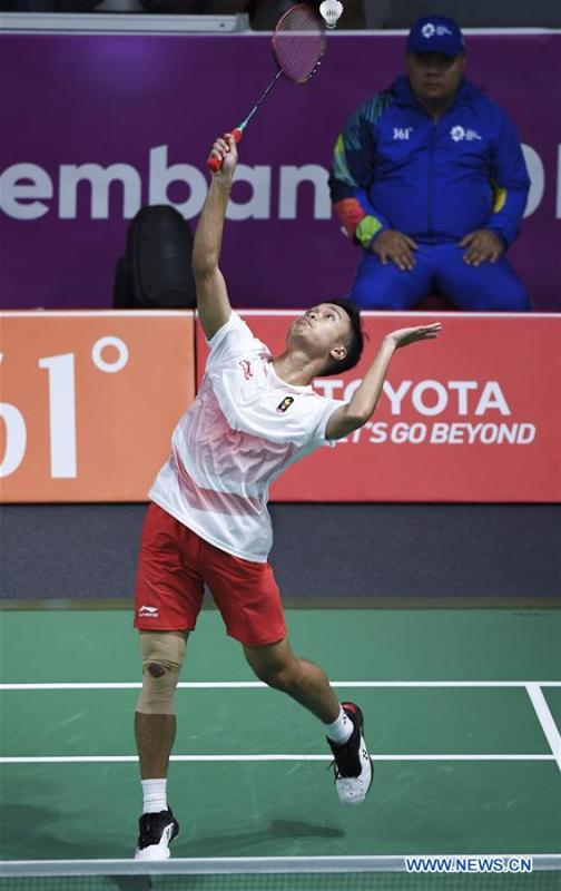 Indonesia\'s Anthony Sinisuka competes during the singles match with China of men\'s team final between China and Indonesia at the 18th Asian Games in Jakarta, Indonesia on Aug. 22, 2018. (Xinhua/Du Yu)