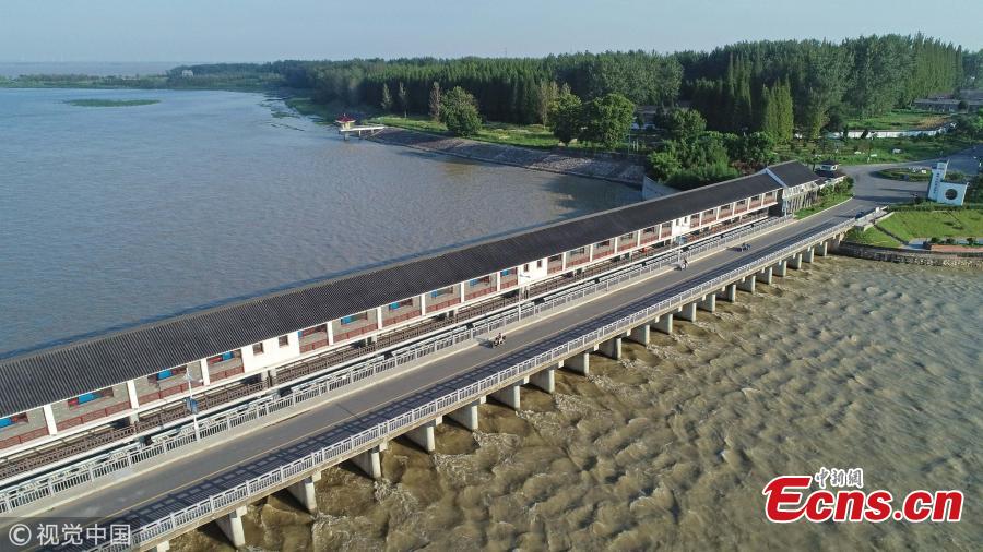<?php echo strip_tags(addslashes(Water level rises in Hongze Lake following recent rainstorms in East China’s Jiangsu Province, Aug. 22, 2018. Local authorities said water level of several river channels exceeded alarm line.   (Photo/VCG))) ?>
