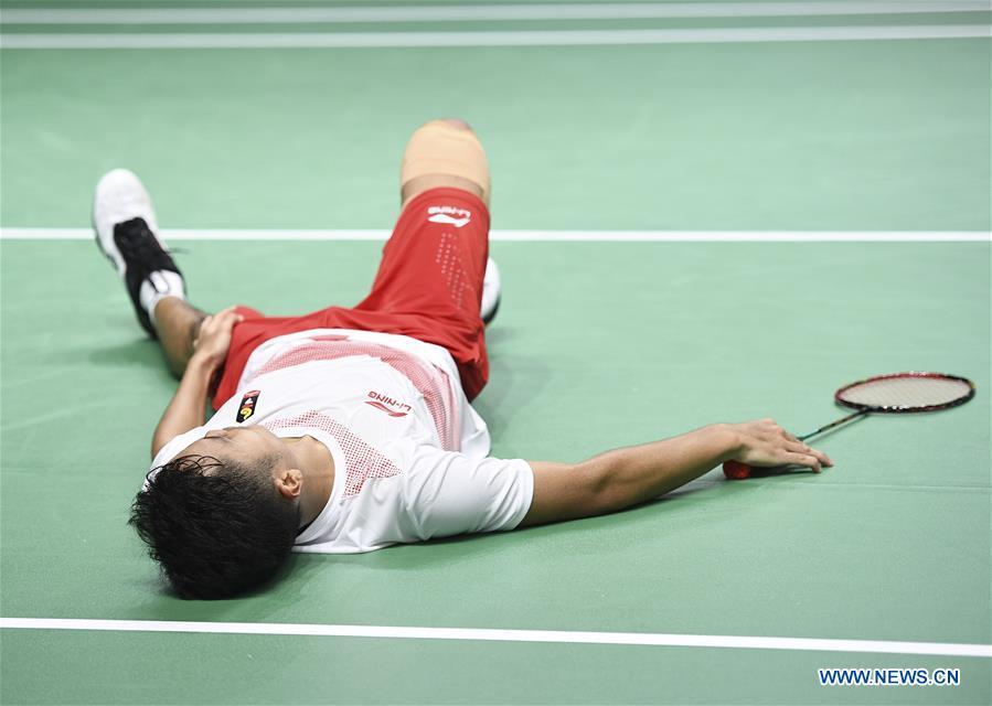 Indonesia\'s Anthony Sinisuka is injured during the singles match of men\'s team final between China and Indonesia at the 18th Asian Games in Jakarta, Indonesia on Aug. 22, 2018. (Xinhua/Li Xiang)
