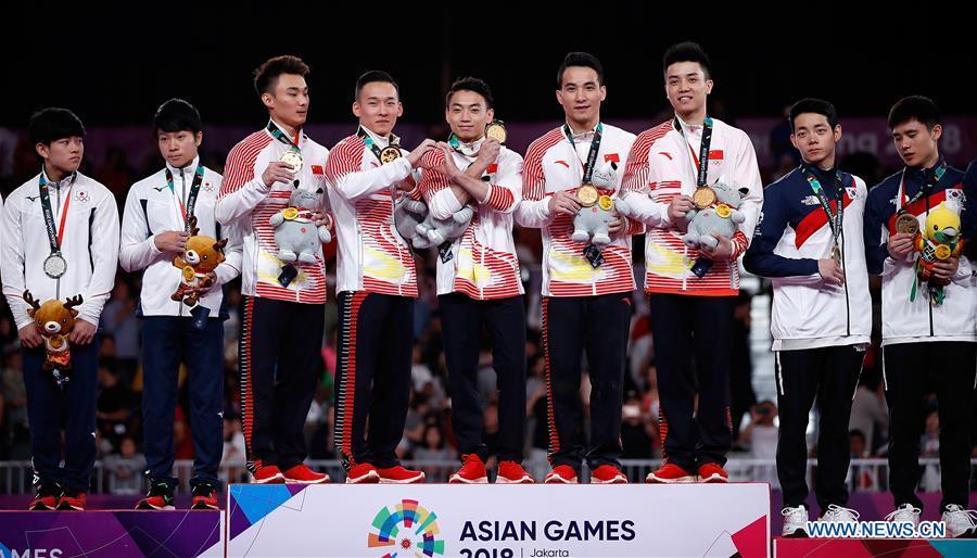 Sun Wei, Xiao Ruoteng, Zou Jingyuan, Deng Shudi and Lin Chaopan (From L to R) of China celebrate during the awarding ceremony for Artistic Gymnastics Men\'s Team Final at the Asian Games 2018 in Jakarta, Indonesia on Aug. 22, 2018. (Xinhua/Wang Lili)