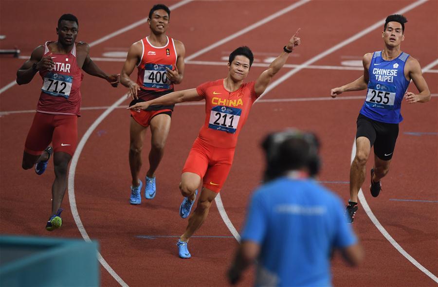 Su Bingtian (3rd L) of China celebrates after the men\'s 100m final of athletics at the Asian Games 2018 in Jakarta, Indonesia on Aug. 26, 2018. (Xinhua/Pan Yulong)