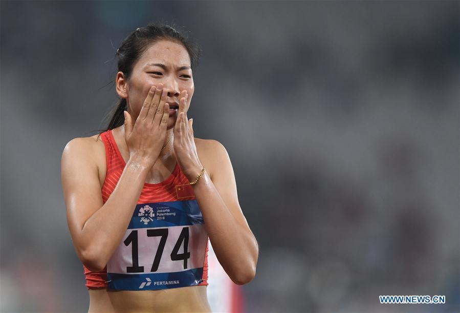 Wang Chunyu of China reacts after women\'s 800m final of athletics at the Asian Games 2018 in Jakarta, Indonesia on Aug. 28, 2018. Wang won the gold medal. (Xinhua/Pan Yulong)