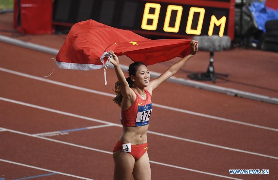 Wang Chunyu of China celebrates after women\'s 800m final of athletics at the Asian Games 2018 in Jakarta, Indonesia on Aug. 28, 2018. Wang won the gold medal. (Xinhua/Huang Zongzhi)