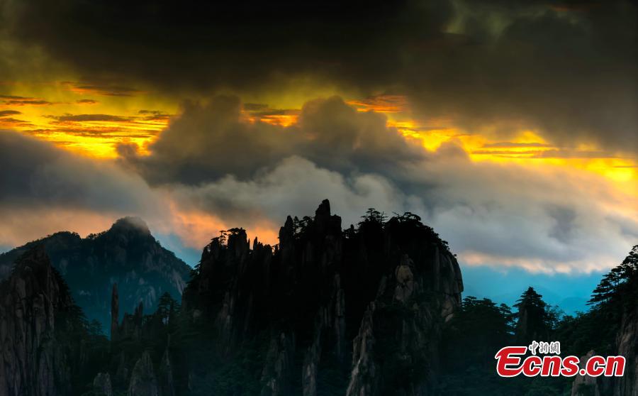 A spectacular sunrise in Mount Huangshan scenic area in Anhui Province, Aug. 30, 2018. Rolling mist between the valleys and crimson clouds created an amazing natural wonder. (Photo: China News Service/Liu Hao)