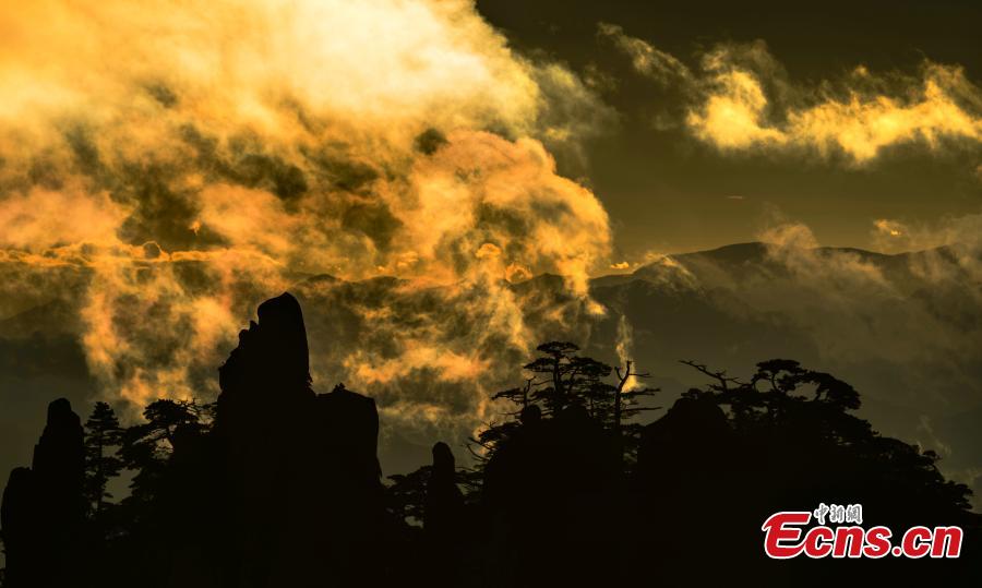 A spectacular sunrise in Mount Huangshan scenic area in Anhui Province, Aug. 30, 2018. Rolling mist between the valleys and crimson clouds created an amazing natural wonder. (Photo: China News Service/Liu Hao)