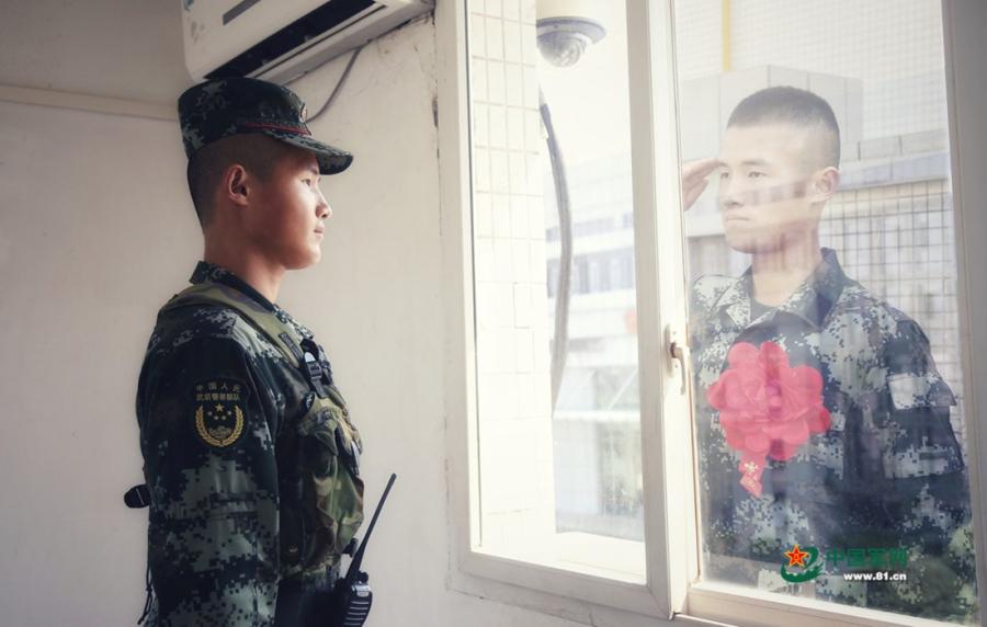 Time to leave the barracks! Soldiers from Chongqing Armed Police Corps took a series of creative photos to honor the memory of their days in the army. Using a photo editor, the soldiers created scenes of them looking back on fond memories. (Photos/81.cn)