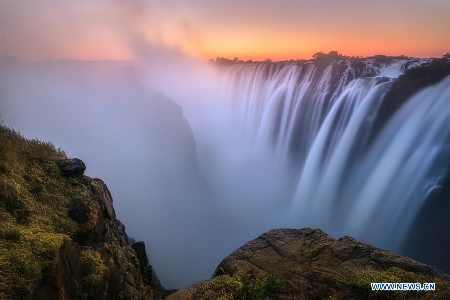 Photo taken on July 3, 2016 shows a view of Victoria Falls on the border of Zambia and Zimbabwe. (Xinhua/Chen Wenchang)