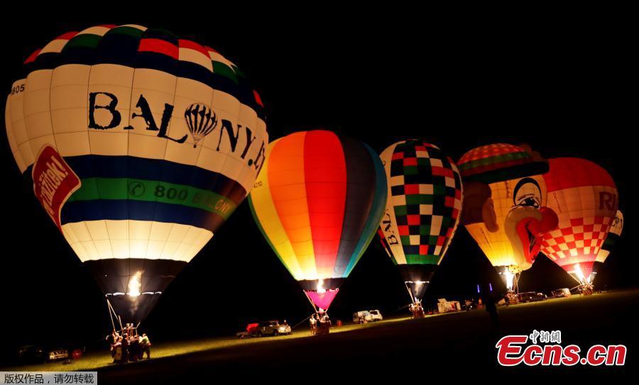 Balloons are lit by their gas burners during the Czech Hot Air Balloon Championship near the town of Uherske Hradiste, Czech Republic, Aug. 31, 2018. (Photo/Agencies)