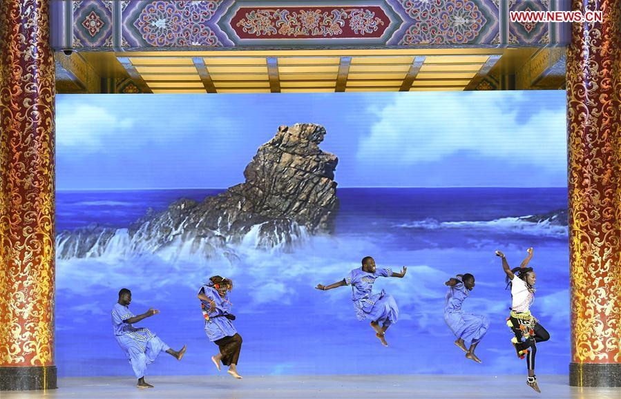 Artists stage a performance after a banquet held to welcome guests attending the Beijing Summit of the Forum on China-Africa Cooperation (FOCAC) at the Great Hall of the People in Beijing, capital of China, Sept. 3, 2018. (Xinhua/Yan Yan)