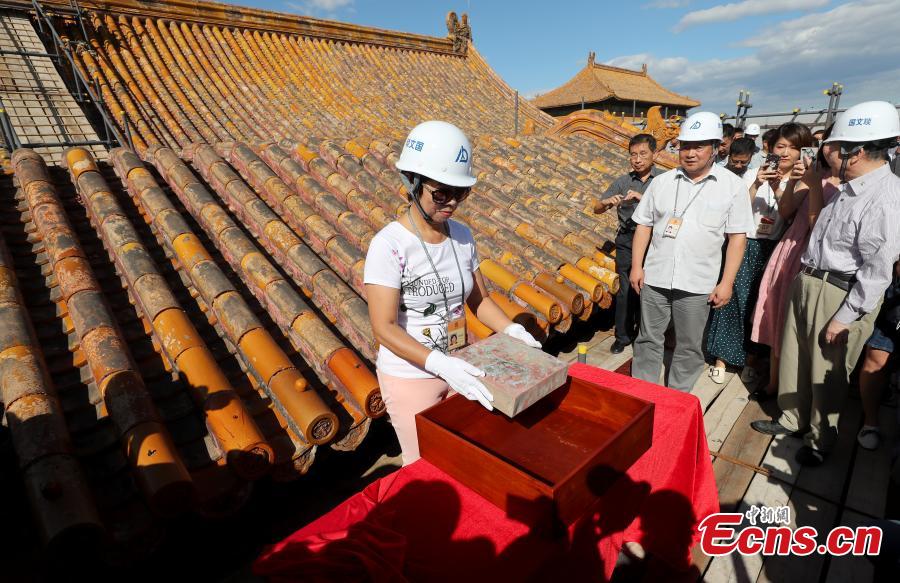 After preparing for two years, the research project into the restoration and conservation of The Hall of Mental Cultivation was launched on September 3, 2018 at the Palace Museum. Preparations began in December 2015, when collections inside the hall were labeled, recorded, restored and studied. The restoration work will cover 7,707 square meters, including 13 ancient buildings along with the doors and screen wall.  (Photo: China News Service/Zhang Yu)
