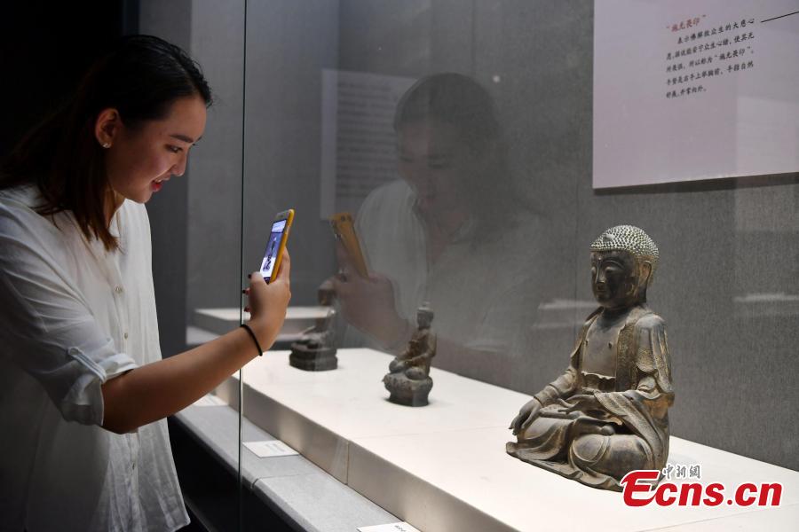 An exhibition of bronze Buddha statues opens in Shijiazhuang City, North China’s Hebei Province, Sept. 4, 2018. Hebei Provincial Museum displayed some 200 selected bronze Buddha statues made in the period from the Sixteen Kingdoms in the north (303?439) to the Qing Dynasty (1368-1644) to show the evolution of Buddhism and Buddha images in China. (Photo: China News Service/Zhai Yujia)