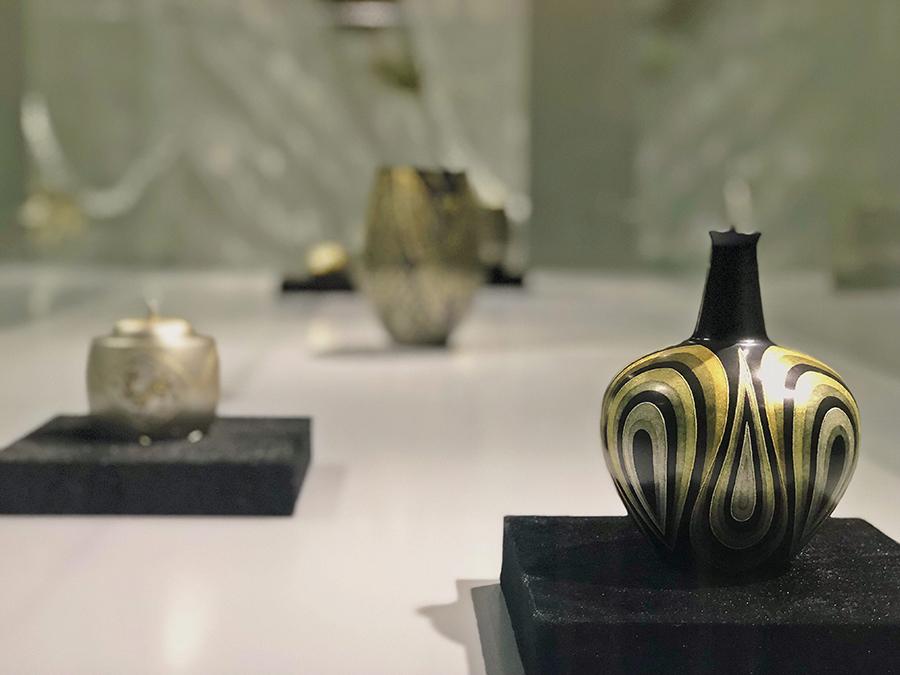 <?php echo strip_tags(addslashes(After presenting exhibitions on Bizen ware and washi, the ZENA lifestyle platform recently showcased traditional Japanese artifacts—metal works. (Photo provided to China Daily))) ?>