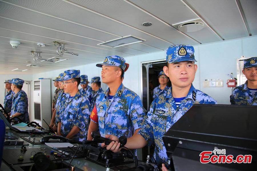 Chinese soldiers and officers work onboard Chinese frigate Huangshan during Exercise KAKADU 2018 at sea off the coast of Darwin, Australia, Sept. 6, 2018. The joint exercise was hosted by the Royal Australian Navy and supported by the Royal Australian Air Force. This year\'s event involves the participation of 27 countries, including China, Bangladesh, Canada, Chile, France, India, Indonesia, Japan, New Zealand, Philippines, Republic of Korea. (Photo: China News Service/Xu Guang)