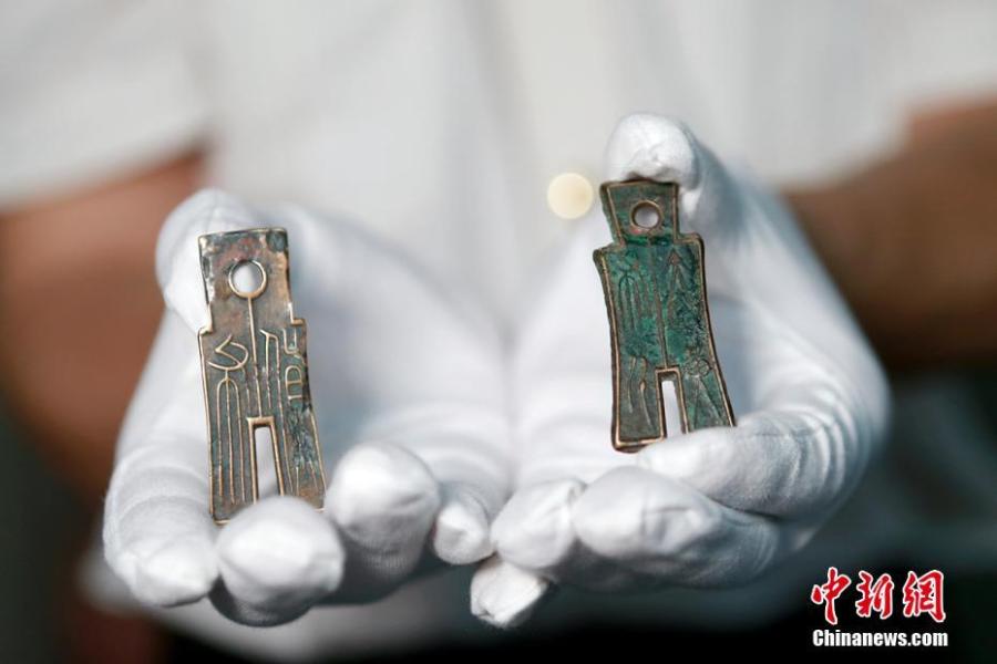 Customs officials show relics found in border checks at a handover ceremony in Guangdong Province, Sept. 6, 2018. Gongbei Customs handed over 157 cultural relics, including currency from the Warring States (475-221 B.C.) and Han Dynasty (206 BC ? 220 AD) periods, to Guangdong Provincial Cultural Relics Bureau. The relics were all Class I items under state protection and forbidden to be taken abroad. Among the findings was a well-preserved account book of the Qing Dynasty (1368-1644), thought to be of great historical value. (Photo: China News Service/Yu Bo)