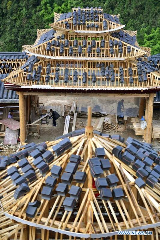 Workers do their job in the construction site of a Dong ethnic group relocation compound in Yejiaoyuan Village of Xuan\'en County, central China\'s Hubei Province, Sept. 8, 2018. The residence compound, a relocation project aimed at aiding the 40 local families that live under the poverty line, is designed to boost the local tourism as the buildings feature the Dong ethnic group originality that may attract tourists for a culture experience. (Xinhua/Song Wen)