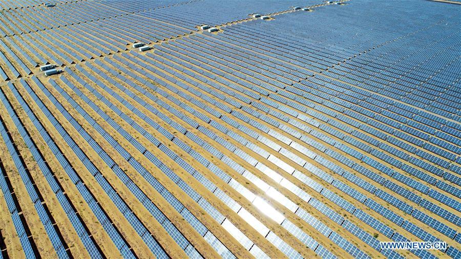 Photo taken on Sept. 7, 2018 shows the photovoltaic power station in Zhongwei City, northwest China\'s Ningxia Hui Autonomous Region. To take advantage of abundant sunshine, Zhongwei has set up a photovoltaic power industry chain. (Xinhua/Wang Peng)