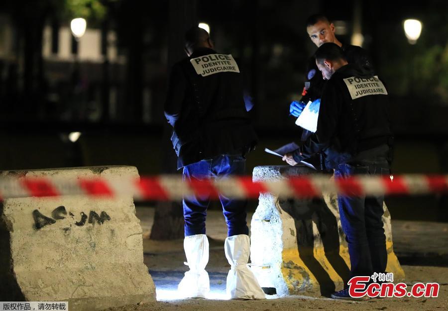 Police investigators work on the scene after seven people were wounded in knife attack downtown Paris, France, Sept. 10, 2018. Seven people including two British tourists were wounded Sunday in Paris after they were attacked by a man armed with a knife and an iron bar, according to police and other sources. (Photo/Agencies)