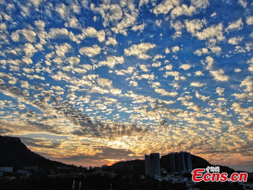 A beautiful sunset in Lianyungang City, Jiangsu Province, Sept. 10, 2018. (Photo: China News Service/Yang Bo)