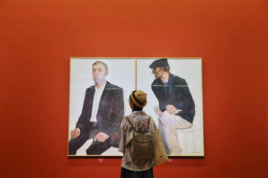 Chen Jian\'s current exhibition at the National Art Museum of China, Spirit of Simplicity, showcases dozens of his paintings, including those he did while visiting areas inhabited by the ethnic Tajik people in the Xinjiang Uygur autonomous region. (Photo by Jiang Dong/China Daily)