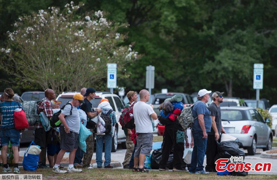 People line up to enter a hurricane shelter at Trask Middle School in Wilmington, North Carolina, Sept. 11, 2018. Hurricane Florence would deliver a \'direct hit\' to the US East Coast, emergency officials warned. More than one million people in North Carolina, South Carolina and Virginia have been told to flee their homes as the hurricane churns across the Atlantic Ocean towards the coast. (Photo/Agencies)