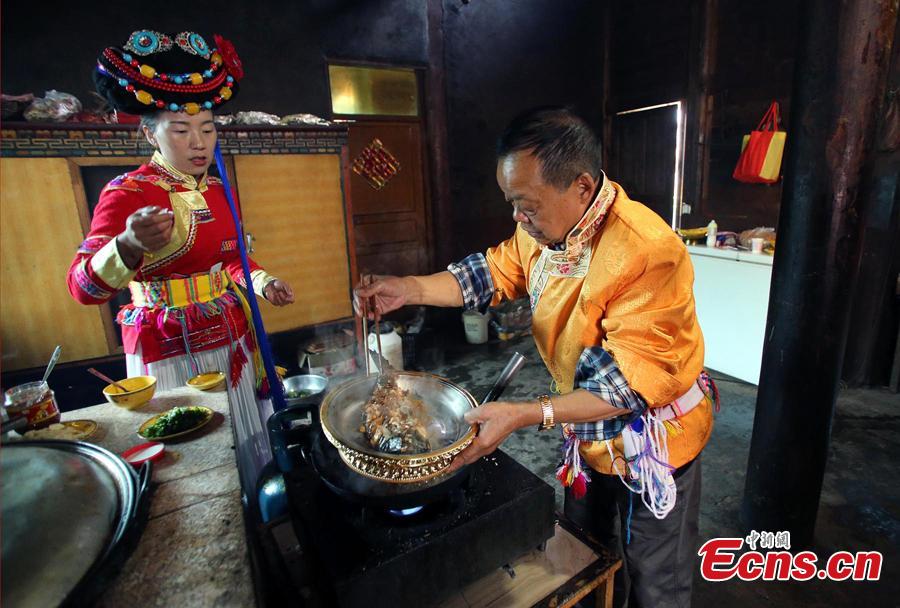 <?php echo strip_tags(addslashes(Sichuan cuisine master Fu Zuming (R) teaches cooking skills to a woman in a family of Mosuo people next to Lugu Lake in Yanyuan County, Southwest China’s Sichuan Province, Sept. 13, 2018. Fu started learning to cook Sichuan food in his teens. During his visit to the Mosuo family, he combined the local specialties with Sichuan cuisine techniques to make a new dish. (Photo: China News Service/Wang Lei))) ?>