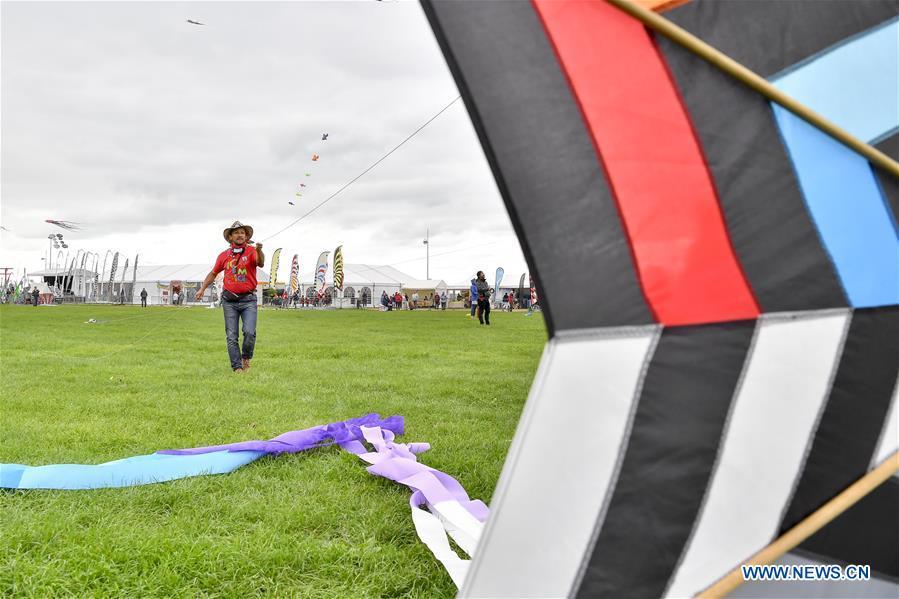 An enthusiast flies a kite in Dieppe, France, on Sept. 14, 2018. The 20th Dieppe International Kite Festival is held here from Sept. 8 to Sept. 16, attracting over 1,000 kite enthusiasts from 34 countries and regions. (Xinhua/Chen Yichen)