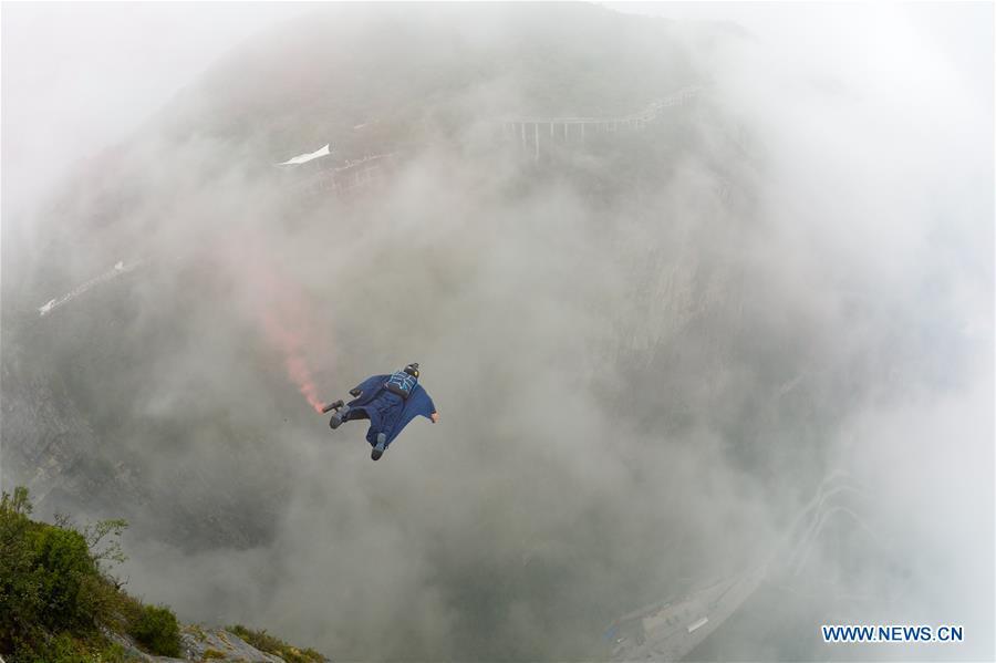 James Yaru of the United States competes during the World Wingsuit League China Grand Prix in Zhangjiajie, central China\'s Hunan Province, Sept. 15, 2018. (Xinhua/Zhang Xiaoyu)
