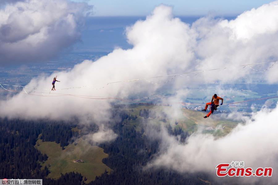 A picture taken with a drone shows highliners perform during the Highline Extreme event on the top of the Moleson peak at 2000 meters above the sea level, in the Swiss Alps, near Gruyeres, Switzerland, Sept. 15, 2018. Twenty-five of the world’s best slackliners compete from Sept. 13 to 16, on 6 different lines ranging from 45 meters to 480 meters. Balancing on the \'slackline\' is a training method for climbers to improve their equilibrium sense. To avoid the danger of falling down, the athlete is secured with a rope. (Photo/Agencies)