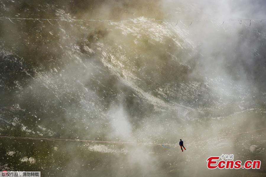 A picture taken with a drone shows a highliner performs during the Highline Extreme event on the top of the Moleson peak at 2000 meters above the sea level, in the Swiss Alps, near Gruyeres, Switzerland, Sept. 15, 2018. Twenty-five of the world’s best slackliners compete from Sept. 13 to 16, on 6 different lines ranging from 45 meters to 480 meters. Balancing on the \'slackline\' is a training method for climbers to improve their equilibrium sense. To avoid the danger of falling down, the athlete is secured with a rope. (Photo/Agencies)